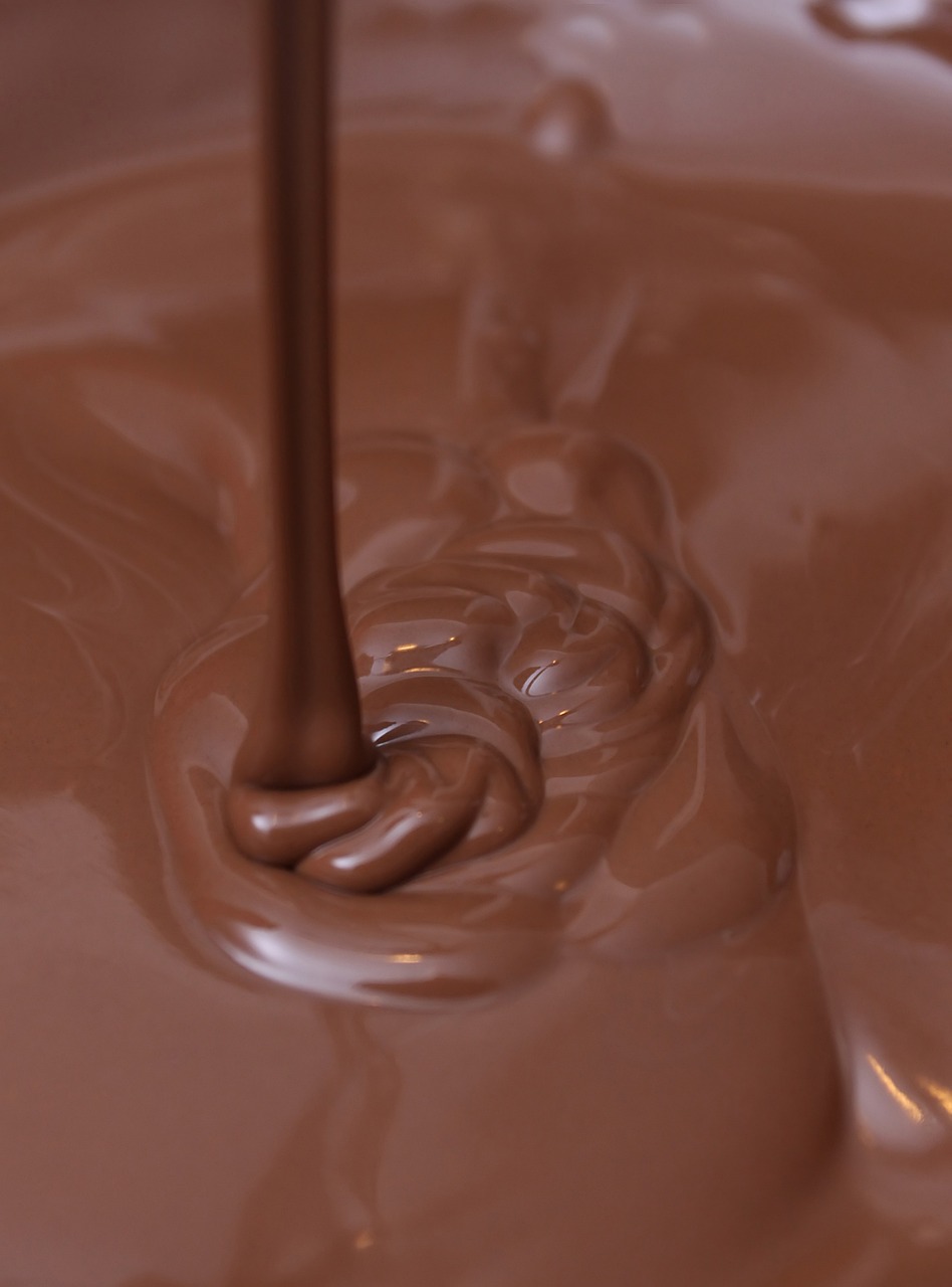 entdecken sie die verführerische welt der dunklen schokolade! erleben sie den intensiven geschmack und die gesundheitlichen vorteile dieser köstlichen delikatesse. perfekt für liebhaber von hochwertiger schokolade.