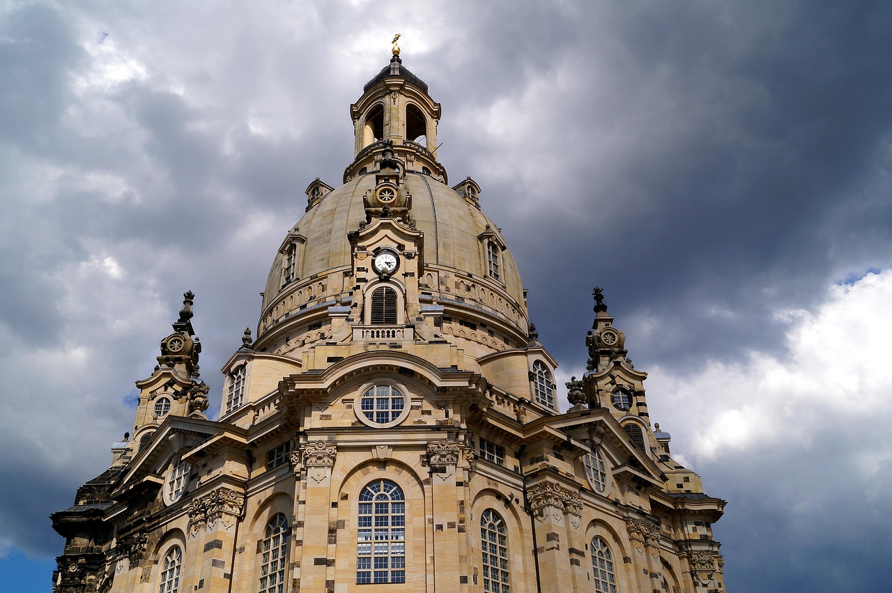 entdecken sie die kunst der reconstruction: von der wiederherstellung historischer gebäude bis zur innovativen stadtentwicklung. erfahren sie, wie modernste techniken und kreative ansätze die vergangenheit mit der zukunft verbinden.