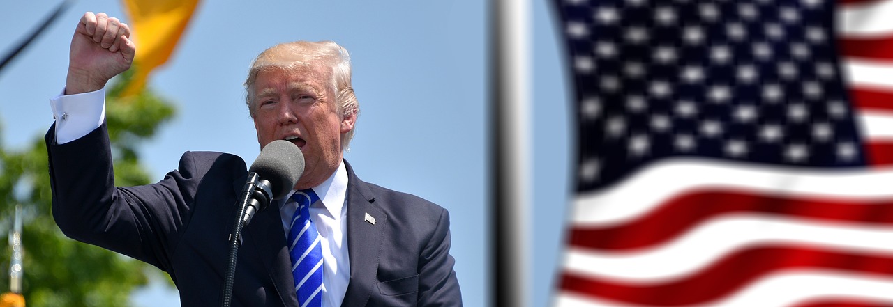 Liveblog zu den USA unter Trump: Nach dem Epstein-Bericht wird eine US-Zeitung von Trump-Reisen ausgeschlossen