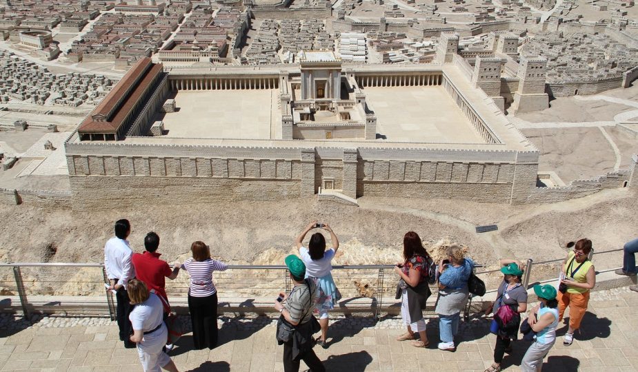 erleben sie die faszinierende geschichte, kultur und spiritualität von jerusalem, einer der ältesten und heiligsten städte der welt. entdecken sie die ikonischen stätten, die religiösen traditionen und die vielfältige architektur, die diese stadt einzigartig machen.