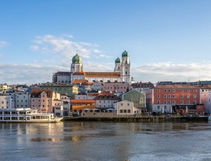 entdecken sie beeindruckende kreuzfahrten und erleben sie unvergessliche abenteuer auf hoher see. genießen sie atemberaubende landschaften, erstklassigen service und zahlreiche aktivitäten an bord.