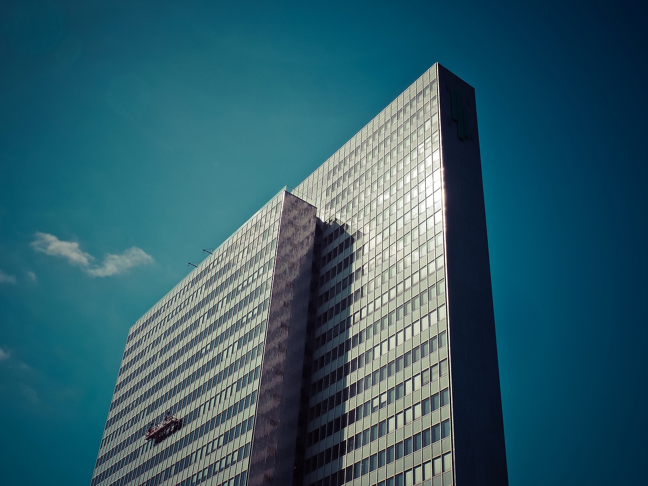 entdecken sie düsseldorf, die pulsierende landeshauptstadt von nordrhein-westfalen, bekannt für ihre moderne architektur, beeindruckende kunstszene und lebendige altstadt. erleben sie die einzigartige atmosphäre, vielfältige freizeitmöglichkeiten und kulinarische höhepunkte dieser faszinierenden stadt am rhein.