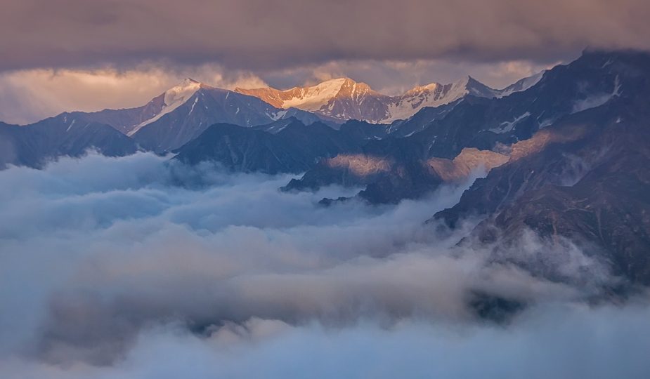 entdecken sie die transformative kraft der meditation. erfahren sie, wie sie stress abbauen, ihre achtsamkeit fördern und innere ruhe finden können. beginnen sie noch heute ihre reise zur geistigen klarheit und emotionalen balance.