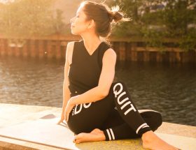 entdecken sie die transformative kraft des yoga. verbessern sie ihre flexibilität, reduzieren sie stress und finden sie innere ruhe durch verschiedene yogastile und -techniken. starten sie ihre reise zu einem gesünderen, ausgeglicheneren leben.