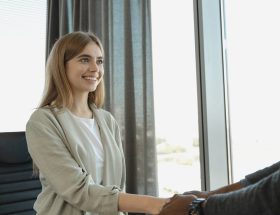 entdecken sie effektive strategien zur karriereförderung. erfahren sie, wie sie fähigkeiten entwickeln, netzwerke aufbauen und neue möglichkeiten nutzen können, um ihre beruflichen ziele zu erreichen.