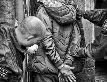 erleben sie fesselnde geschichten und spannende einblicke in das thema festnahme. entdecken sie rechtliche aspekte, historische hintergründe und aktuelle entwicklungen rund um das thema arrest.