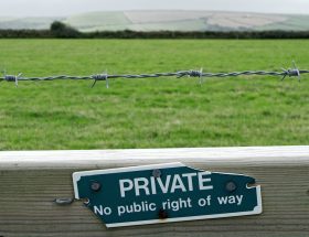 entdecken sie die aktuellen reisebeschränkungen und -richtlinien, die weltweit gelten. informieren sie sich über wichtige informationen, um ihre reisen sicher und reibungslos zu planen.