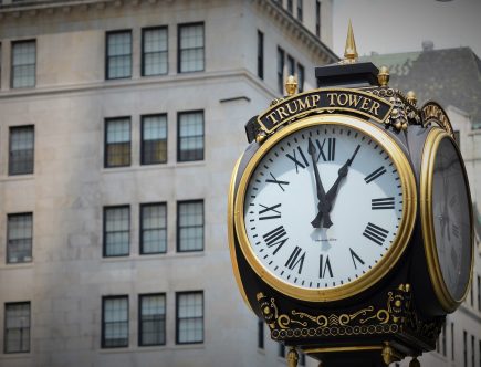 erfahren sie alles über donald trump, seine politische karriere, kontroversen und seinen einfluss auf die amerikanische und internationale politik. bleiben sie über aktuelle entwicklungen und analysen informiert.