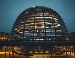 erfahren sie alles über den bundestag, das deutsche parlament: aufgaben, zusammensetzung, geschichte, wahlen und aktuelle entwicklungen im politischen zentrum deutschlands.