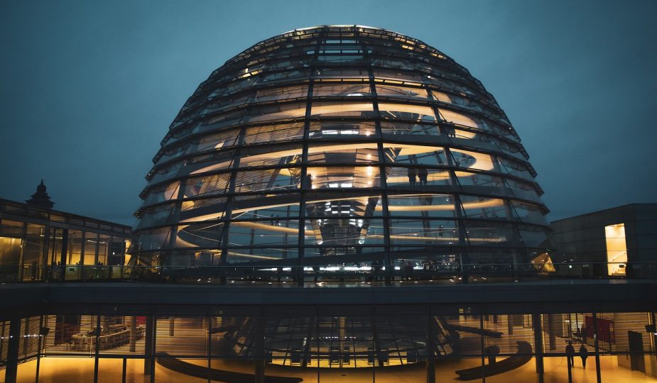 erfahren sie alles über den bundestag, das deutsche parlament: aufgaben, zusammensetzung, geschichte, wahlen und aktuelle entwicklungen im politischen zentrum deutschlands.