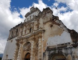 entdecken sie guatemala, ein faszinierendes land voller atemberaubender landschaften, reichhaltiger kultur und historischer stätten. erleben sie die beeindruckenden maya-ruinen, die lebendige natur und die freundliche gastfreundschaft der einheimischen in diesem zentralamerikanischen juwel.