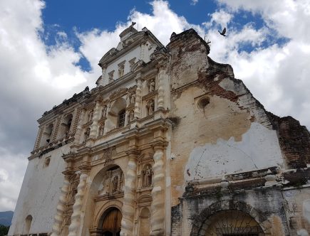 entdecken sie guatemala, ein faszinierendes land voller atemberaubender landschaften, reichhaltiger kultur und historischer stätten. erleben sie die beeindruckenden maya-ruinen, die lebendige natur und die freundliche gastfreundschaft der einheimischen in diesem zentralamerikanischen juwel.