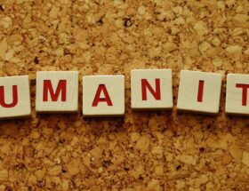 entdecken sie, was menschlichkeit wirklich bedeutet – von mitgefühl und empathie bis zu gemeinsamen werten und der kraft des menschlichen zusammenhalts. mehr über die bedeutung von humanity erfahren.