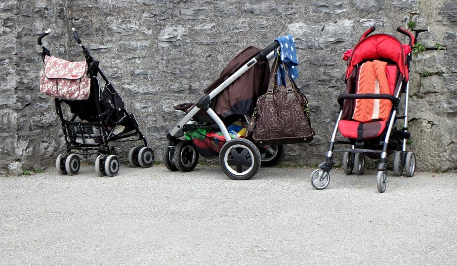 leichter, kompakter reisebuggy – ideal für unterwegs! unser travel stroller bietet komfort, sicheres design und einfache handhabung für eltern, die viel reisen. perfekt für familienabenteuer und urlaube.