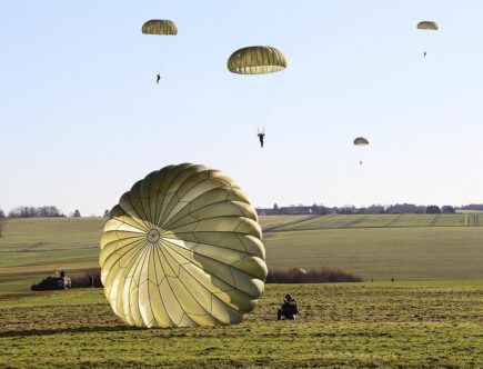 erfahren sie alles über die bundeswehr: geschichte, aufgaben, ausbildung und aktuelle einsätze der deutschen streitkräfte. informative einblicke und aktuelle nachrichten rund um die bundeswehr.