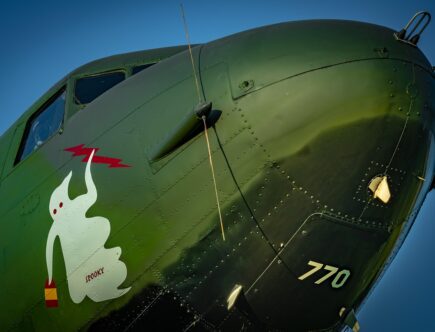 effizienter und sicherer militärischer transport für taktische einsätze und logistische unterstützung.