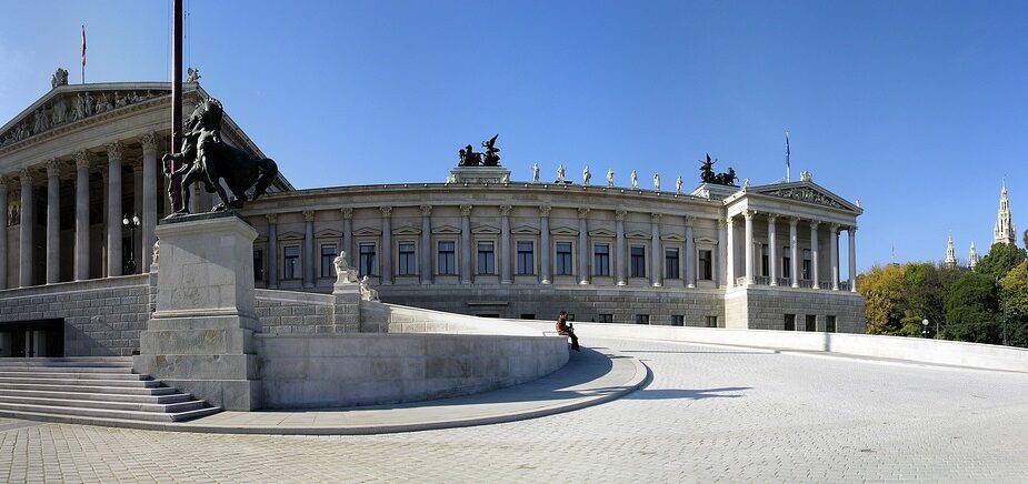 der nationale sicherheitsrat ist ein zentrales gremium, das die regierung in fragen der nationalen sicherheit berät und wichtige strategien zum schutz des landes entwickelt.