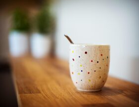 entdecken sie die vorz&uuml;ge von kaffee und tee &ndash; zwei beliebte getr&auml;nke, die energie und entspannung bieten. erfahren sie mehr &uuml;ber ihre herkunft, zubereitung und gesundheitlichen vorteile.