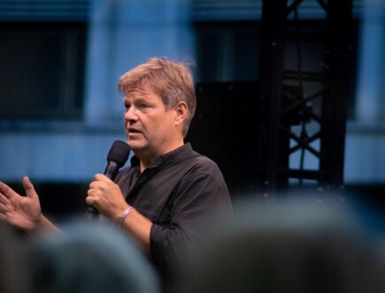 erfahren sie alles wichtige zur deutschen bundestagswahl: kandidaten, parteien, wahldatum und aktuelle ergebnisse.