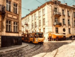 entdecken sie die faszinierende kultur und atemberaubende landschaften der ukraine. planen sie ihre reise mit wichtigen tipps und aktuellen informationen.