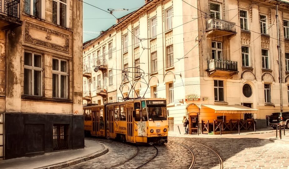 entdecken sie die faszinierende kultur und atemberaubende landschaften der ukraine. planen sie ihre reise mit wichtigen tipps und aktuellen informationen.