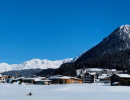 entdecken sie davos, das h&ouml;chste gebirgsdorf europas, bekannt f&uuml;r seine wintersportm&ouml;glichkeiten, erstklassigen kongresszentren und malerischen berglandschaften.