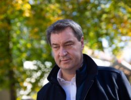 politischer aschermittwoch der csu: traditionelles ereignis mit reden, diskussionen und ausblick auf die politische agenda.