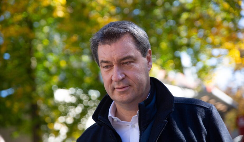 politischer aschermittwoch der csu: traditionelles ereignis mit reden, diskussionen und ausblick auf die politische agenda.